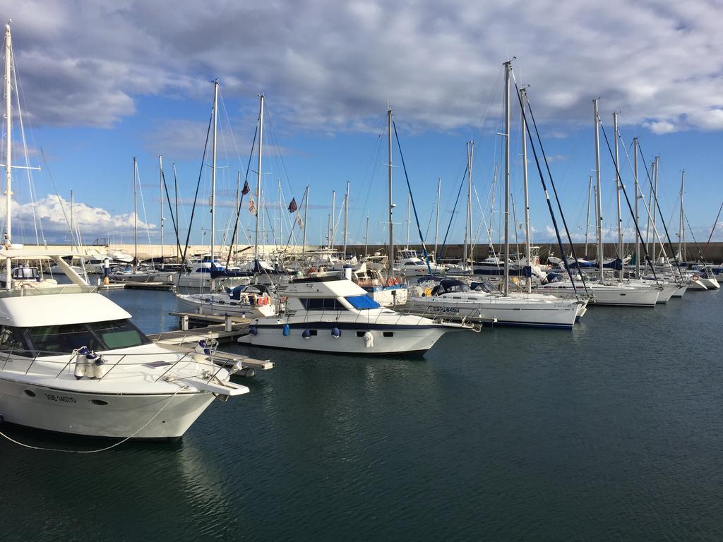 Готель Puerto Calero Boat Екстер'єр фото